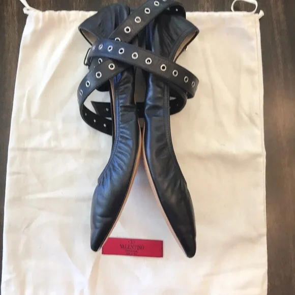 Authentic Valentino Black Leather Grommet Ankle Wrap Flat - Picture 6 of 8